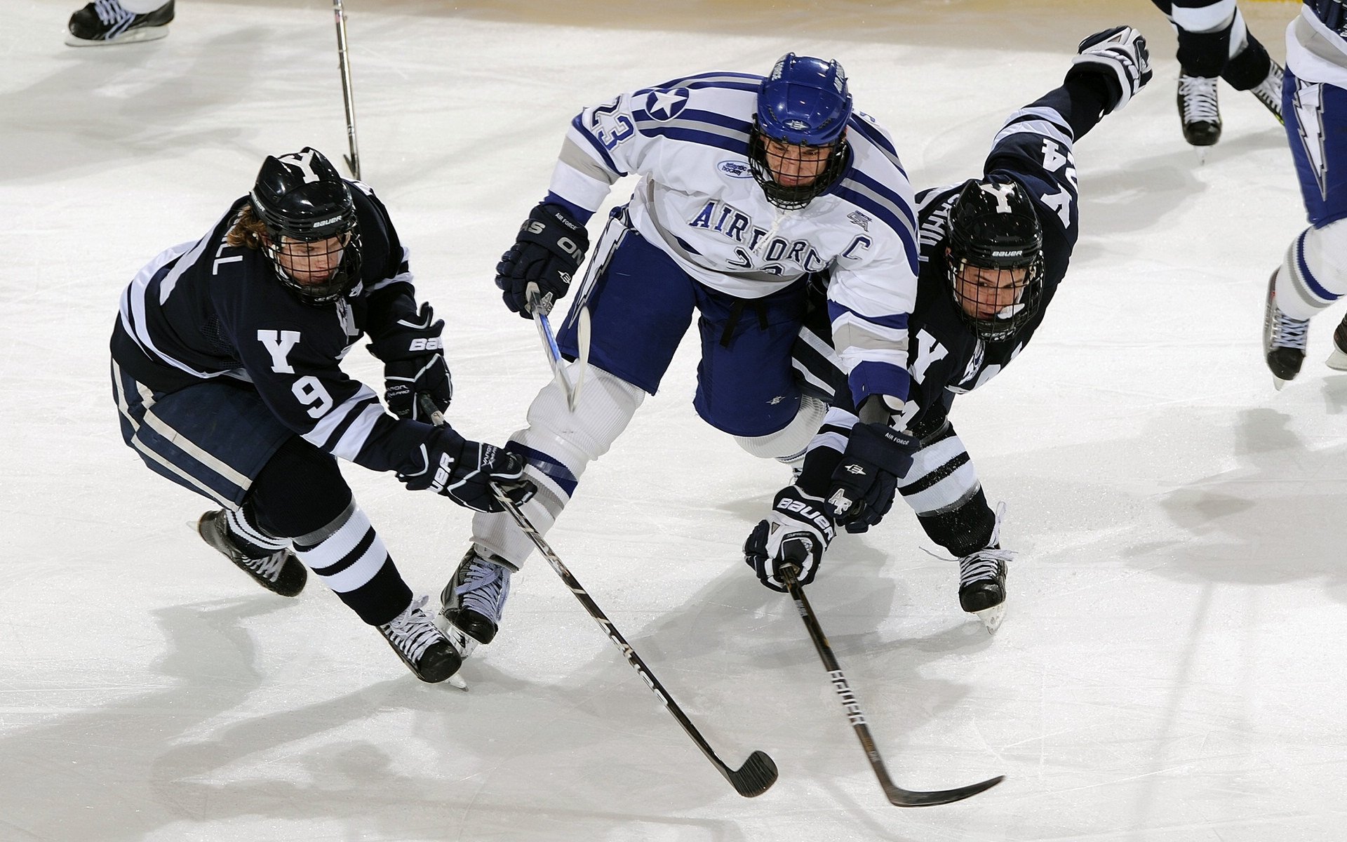 胡贝特·科斯冲线瞬间点燃现场气氛，胡安·贝坦科特现状