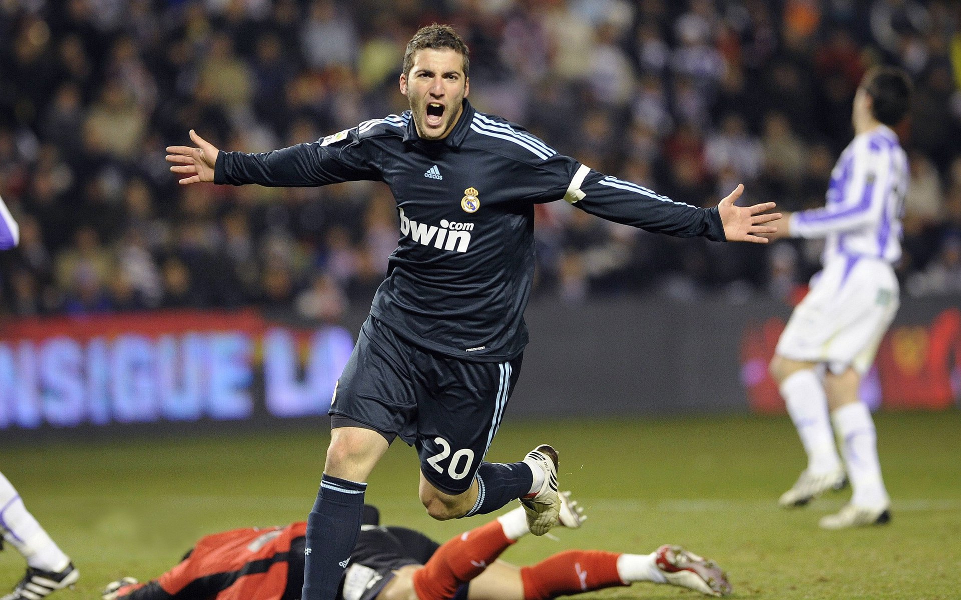 九游游戏中心-美洲杯激情狂潮：团队精神与个人技术的盛宴，美洲杯讲解